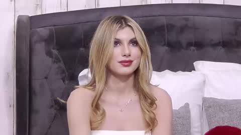 Anisia online show from October 2025 06:21:01 PM