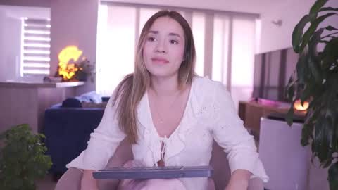 Camila online show from October 2025 07:36:02 PM