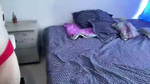 SweetAura0 0  online show from February 2026 05:42:01 PM