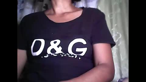 Snapshot of sweetbella24 chatting on February 2026 01:07:01 PM im anne online show from February 2026 01:07:01 PM