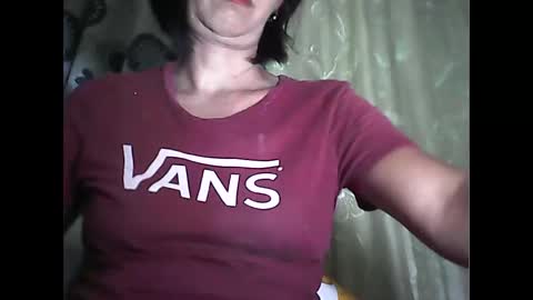 Snapshot of sweetbella24 chatting on May 2026 11:20:01 AM im anne online show from May 2026 11:20:01 AM