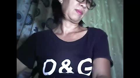 Snapshot of sweetbella24 chatting on May 2026 01:06:01 PM im anne online show from May 2026 01:06:01 PM
