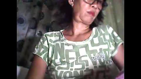 Snapshot of sweetbella24 chatting on May 2026 12:13:02 PM im anne online show from May 2026 12:13:02 PM