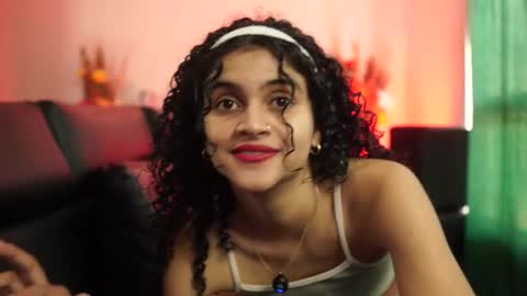 Salom independent model online show from September 2025 06:52:01 PM