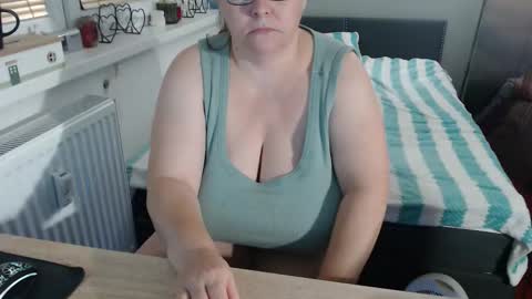 Sweetboobs85h online show from October 2025 05:04:02 PM