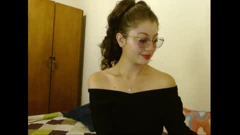 sweetcalm_ online show from April 2026 05:18:02 AM