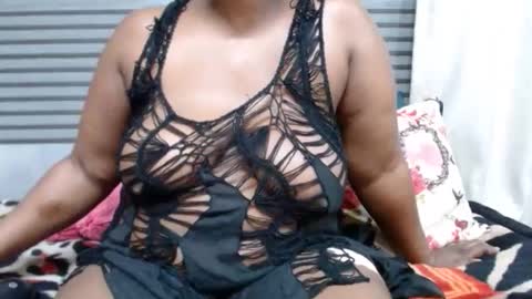 Snapshot of sweetcandypussy25 chatting on February 2026 11:20:02 PM queen online show from February 2026 11:20:02 PM