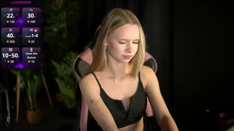 Lina online show from March 2026 06:18:02 PM