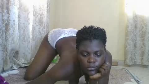 Snapshot of sweetdarkskin chatting on May 2026 04:19:02 AM CLARIS online show from May 2026 04:19:02 AM