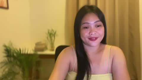 Snapshot of sweetestsmile_ chatting on April 2026 03:49:02 PM Khaye online show from April 2026 03:49:02 PM