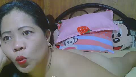 Snapshot of sweeteyes69xx chatting on June 2026 05:43:02 AM sweeteyes69xx online show from June 2026 05:43:02 AM
