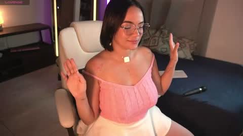 Snapshot of sweetfreckles_ chatting on July 2026 07:18:01 PM PECAS 3 online show from July 2026 07:18:01 PM