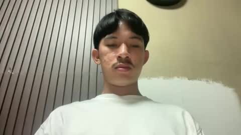 Snapshot of sweetguy102103 chatting on April 2026 03:54:01 PM khrayan online show from April 2026 03:54:01 PM
