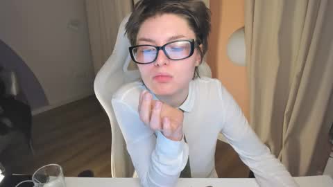 Kira online show from February 2025 10:09:02 PM