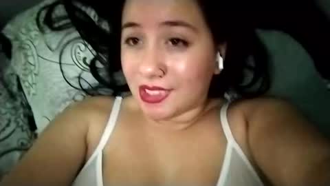 Snapshot of sweetie__annie chatting on February 2025 07:01:02 AM Ana Mara  i cant Make noise My family is here  online show from February 2025 07:01:02 AM