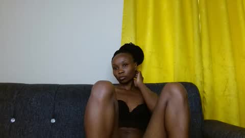 Snapshot of sweetie_coco chatting on January 2026 09:23:02 AM Luciana online show from January 2026 09:23:02 AM