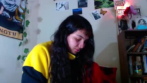 Snapshot of sweetie_maryy chatting on February 2025 05:15:01 AM Maria  my insta sweetie maryy   online show from February 2025 05:15:01 AM