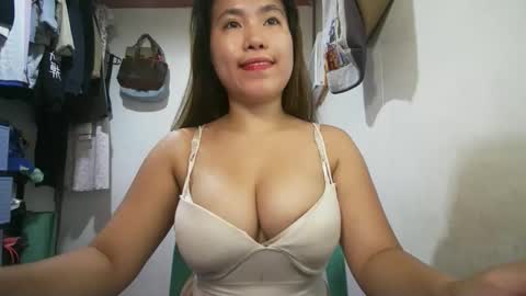 Snapshot of sweetie_trishiaxx chatting on May 2026 12:52:02 AM Your GoodGirlSweet trish online show from May 2026 12:52:02 AM