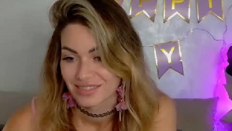 Snapshot of sweetiedarlingxoxox chatting on September 2025 09:43:02 AM Daddy Babby Girl online show from September 2025 09:43:02 AM