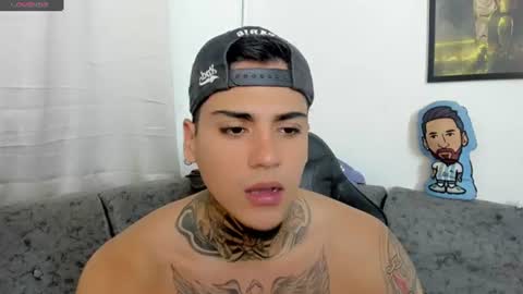 Snapshot of sweetlatinoboy chatting on June 2026 11:42:01 PM SWEETLATINBOY online show from June 2026 11:42:01 PM