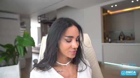 Snapshot of sweetlaurasaenz chatting on October 2025 03:32:02 PM Laura Saenz  Geminis online show from October 2025 03:32:02 PM