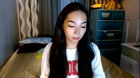 Snapshot of sweetlilly_18 chatting on May 2026 04:07:02 AM Lilly online show from May 2026 04:07:02 AM