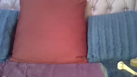 sweetmellowx1 online show from February 2025 03:06:02 AM