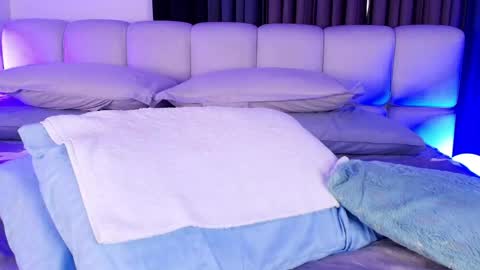 LUNA online show from April 2026 06:19:02 PM