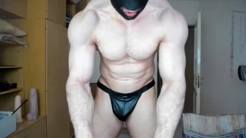Snapshot of sweetmuscles_boy chatting on July 2026 07:04:01 AM Lorenzo online show from July 2026 07:04:01 AM