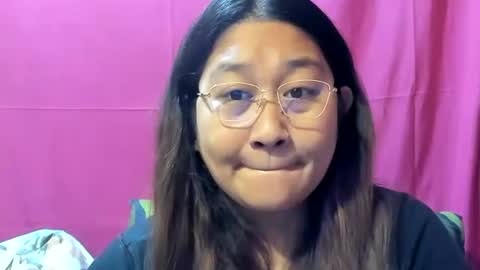 Snapshot of sweetpilipina88 chatting on December 2024 11:24:02 PM MIA online show from December 2024 11:24:02 PM