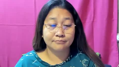 Snapshot of sweetpilipina88 chatting on January 2025 12:45:02 PM MIA online show from January 2025 12:45:02 PM