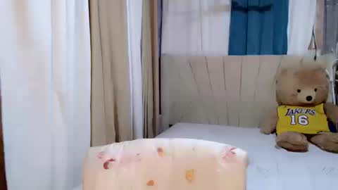 Snapshot of sweetprincess_athena chatting on October 2025 10:46:02 AM Princess Ella online show from October 2025 10:46:02 AM