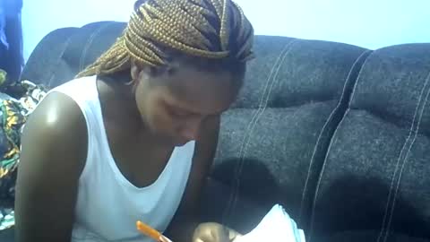 Snapshot of sweetqueen20 chatting on May 2026 01:57:01 AM queen online show from May 2026 01:57:01 AM