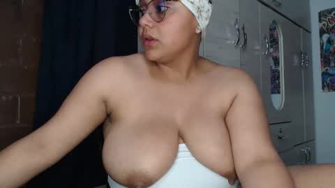 Snapshot of sweett_candy1 chatting on September 2025 04:05:02 AM sweett_candy1 online show from September 2025 04:05:02 AM