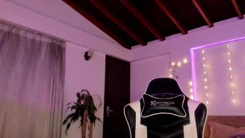 Snapshot of sweett_catt1 chatting on December 2024 05:42:01 AM Cat independent model online show from December 2024 05:42:01 AM