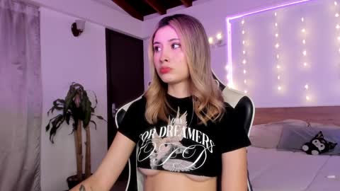 Snapshot of sweett_catt1 chatting on January 2025 03:35:01 AM Cat independent model online show from January 2025 03:35:01 AM