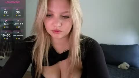 Snapshot of sweety_bettyyy chatting on June 2026 09:47:01 AM Betty online show from June 2026 09:47:01 AM