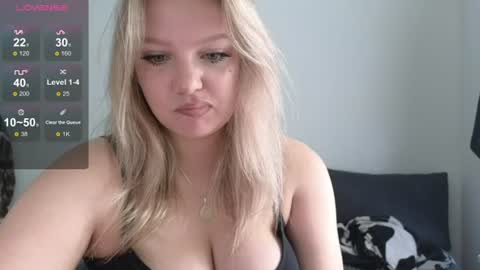 Snapshot of sweety_bettyyy chatting on July 2026 04:06:02 AM Betty online show from July 2026 04:06:02 AM