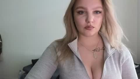 Snapshot of sweety_bettyyy chatting on July 2026 11:02:02 AM Betty online show from July 2026 11:02:02 AM
