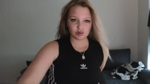 Snapshot of sweety_bettyyy chatting on July 2026 03:21:02 PM Betty online show from July 2026 03:21:02 PM