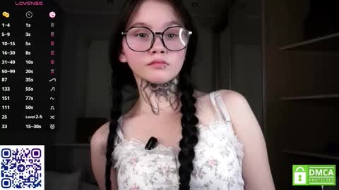 Astrid online show from November 2025 07:01:02 PM