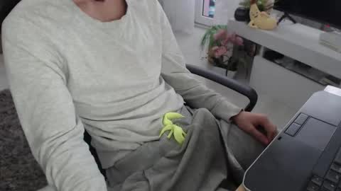 SwetLittleBoy4u online show from January 2026 10:42:02 AM