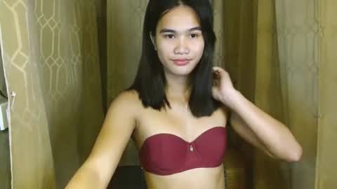 Snapshot of swettie_rhea chatting on December 2025 01:23:01 AM Rhea online show from December 2025 01:23:01 AM