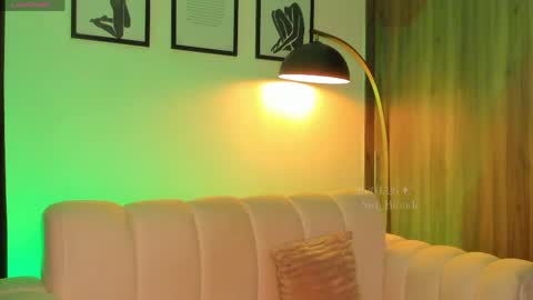 Snapshot of swt_blonde chatting on April 2026 12:52:02 AM Ambar online show from April 2026 12:52:02 AM