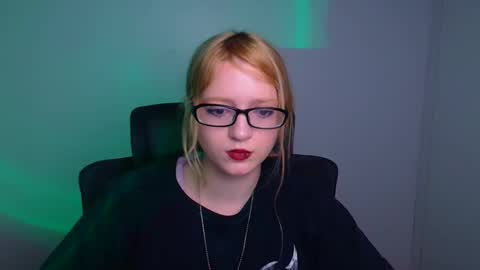 Snapshot of syfer_loon chatting on November 2025 06:27:01 AM Syfer online show from November 2025 06:27:01 AM