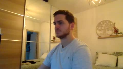 syl092 online show from December 2024 08:11:01 AM