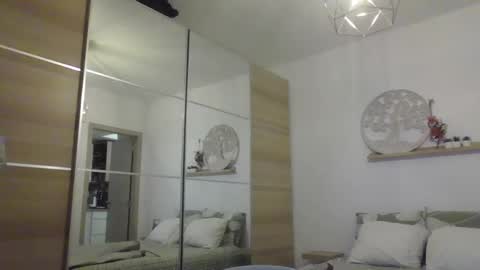 syl092 online show from December 2024 06:10:01 PM