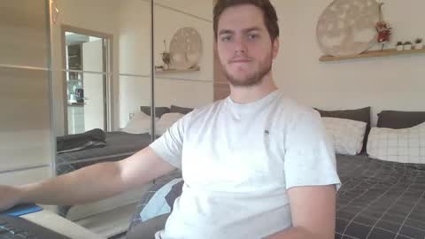 syl092 online show from February 2025 10:59:01 AM