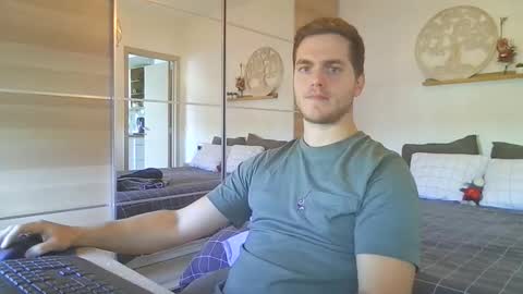 syl092 online show from October 2025 11:22:01 AM