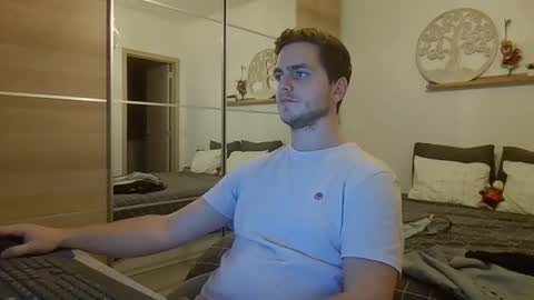 syl092 online show from November 2025 05:02:01 PM